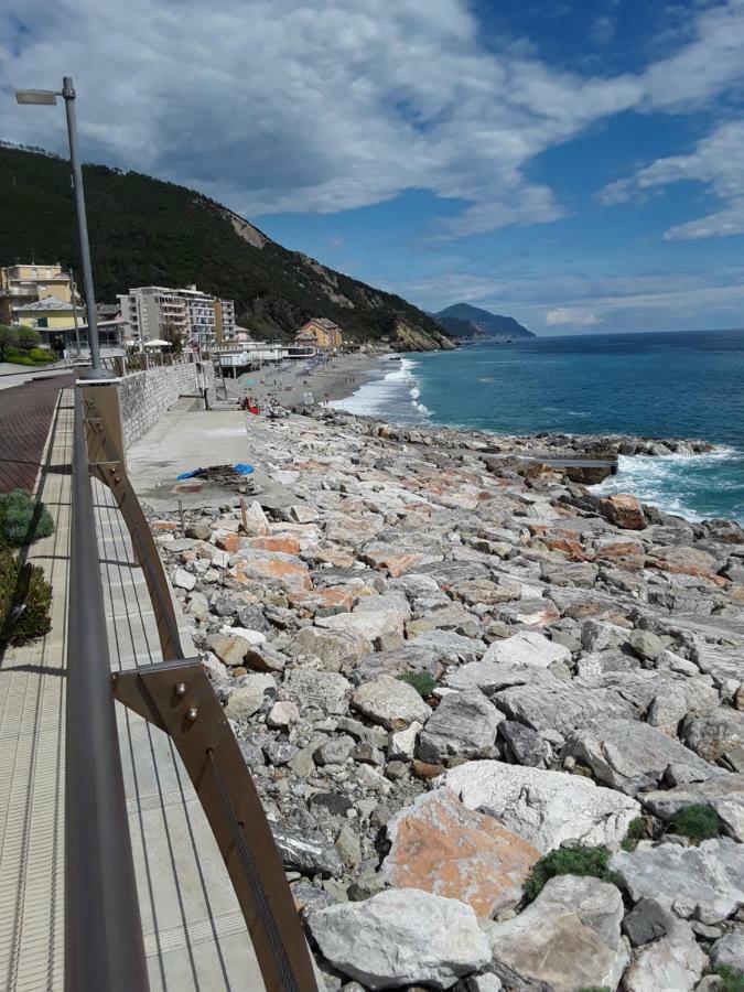 Olgatan Apartment Deiva Marina Bagian luar foto