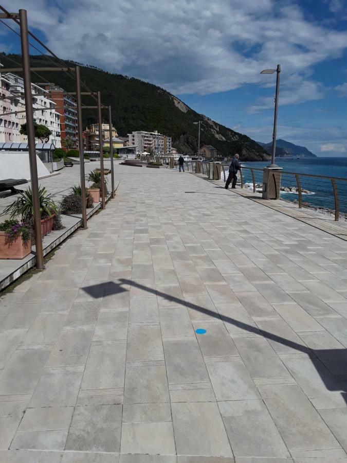 Olgatan Apartment Deiva Marina Bagian luar foto